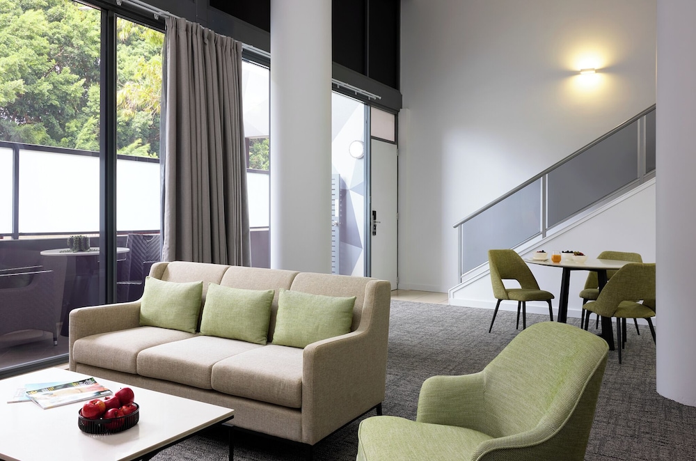 Meriton Suites Waterloo