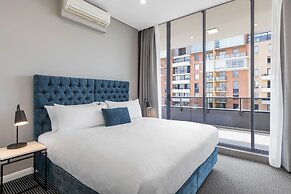 Meriton Suites Waterloo