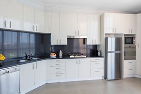 Meriton Suites Waterloo