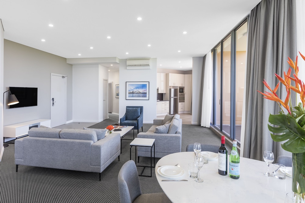 Meriton Suites Waterloo
