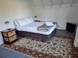 Akaroa Village Inn