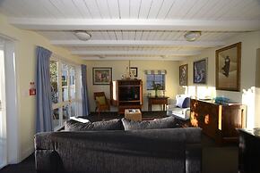 Akaroa Village Inn