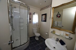 Akaroa Village Inn