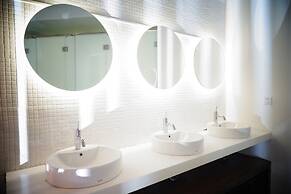 Borough Capsule Hostel Bali