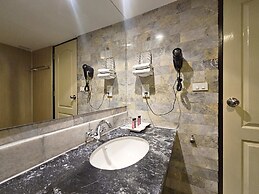 Alexander Hotel