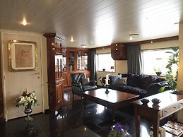 Crossgates Hotelship Hafen - Neuss