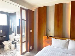 Central Land Hotel