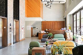 Central Land Hotel