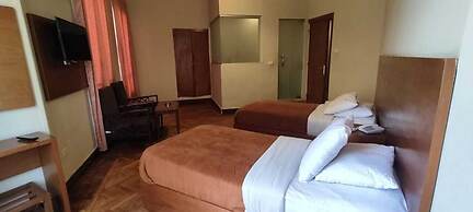 Nitocrisse Hotel