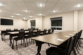 Days Inn by Wyndham Calgary North Balzac