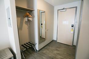 Days Inn by Wyndham Calgary North Balzac