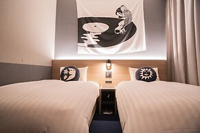 Hotel She, Osaka