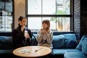 Hotel She, Osaka