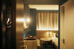 Hotel She, Osaka