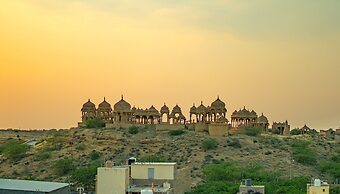 Hotel Marina Mahal