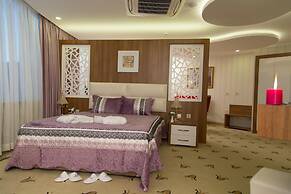Carmine Otel