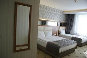 Carmine Otel