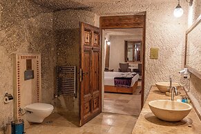 Elegance Cave Suites