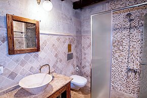 Elegance Cave Suites