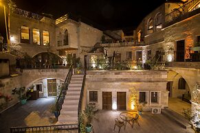 Elegance Cave Suites