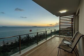 Sanya Seacube Holiday Hotel