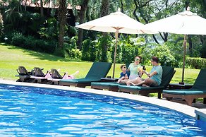 Sanya Seacube Holiday Hotel