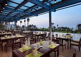 Sanya Seacube Holiday Hotel