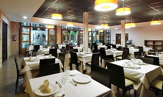 Hotel Cienbalcones