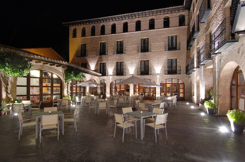 Hotel Cienbalcones