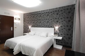 Hotel Cienbalcones