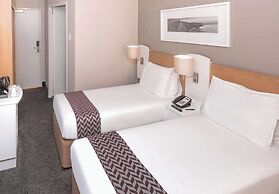 StayEasy Century City