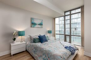 Bright Sub-Penthouse on Bay St