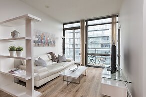 Bright Sub-Penthouse on Bay St