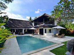 Villa Candi Kecil Tujuh by Villa Finder