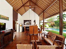 Villa Candi Kecil Tujuh by Villa Finder