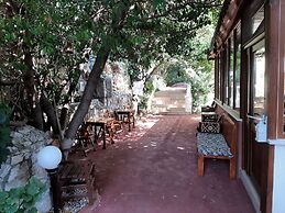 Everest Apart Hotel