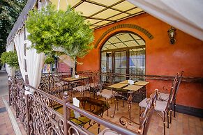 Aristocrat Hotel