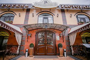 Aristocrat Hotel
