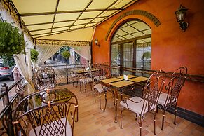Aristocrat Hotel
