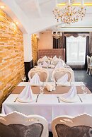 Aristocrat Hotel