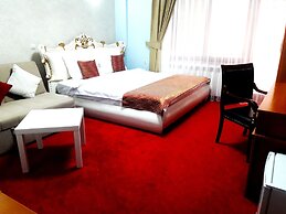 Hotel Aristocrat & Fish Restaurant