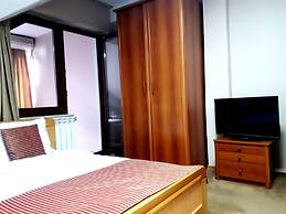 Hotel Aristocrat & Fish Restaurant