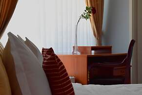 Hotel Aristocrat & Fish Restaurant