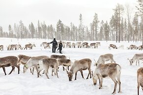 Star Arctic Hotel & Activities