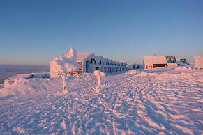 Star Arctic Hotel & Activities
