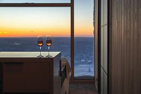 Star Arctic Hotel & Activities