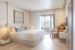 18 Grapes Hotel