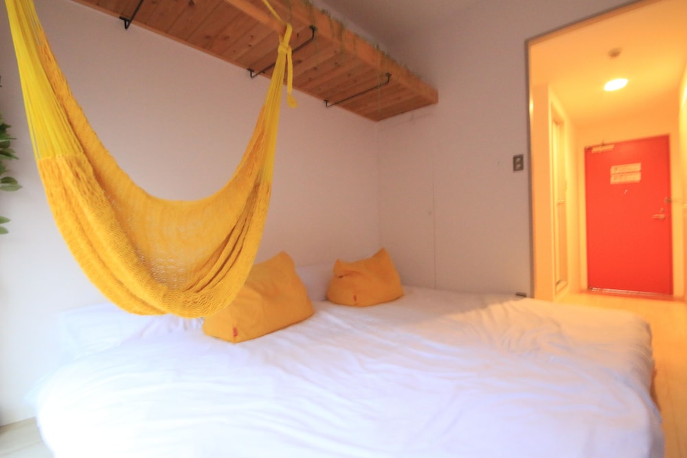 365BASE outdoor hostel