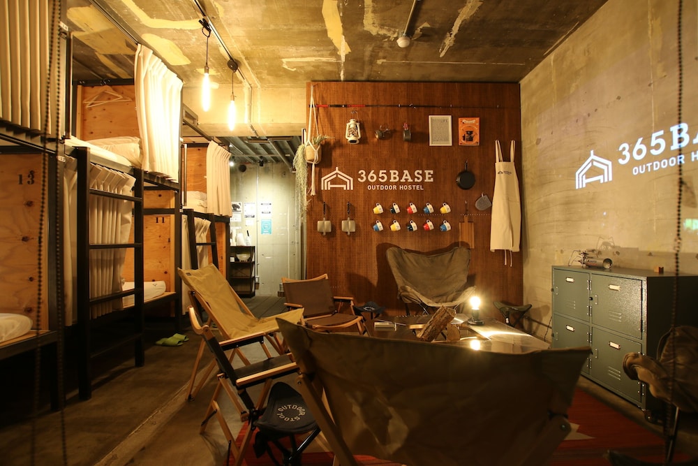 365BASE outdoor hostel