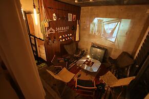 365BASE outdoor hostel